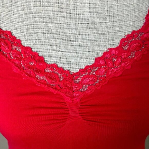 Stretchy Ruched Lace Detail Red Top - Size Medium - Picture 3 of 8